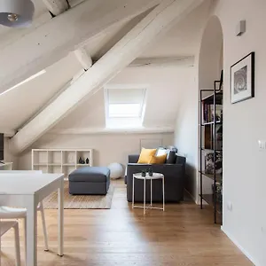 https://castle-area-4-pax-apartment-near-metro-stop.it-lombardy.com